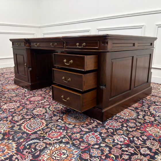 Groot Klassiek Engels Chesterfield Bureau Partnerdesk – Schreibtisch, Leder, Holz (photo 15 of 21)