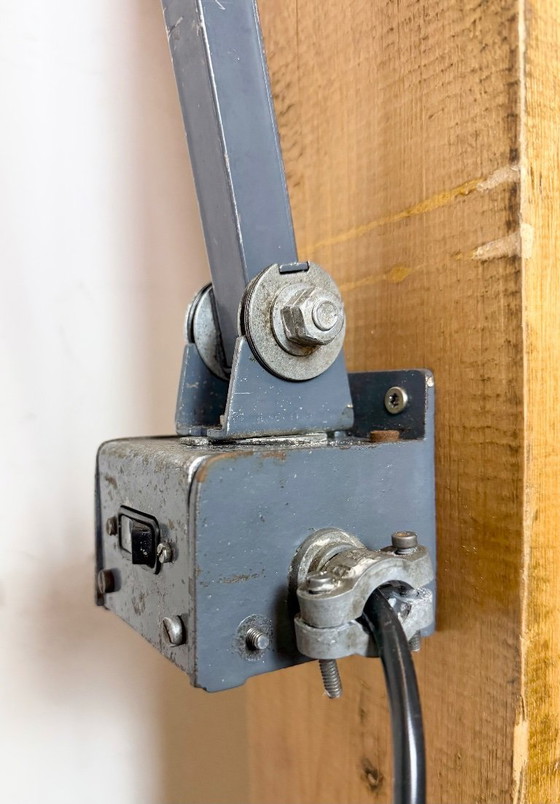 Image 1 of Industriële grijze verstelbare wandlamp van Memlite, jaren 60