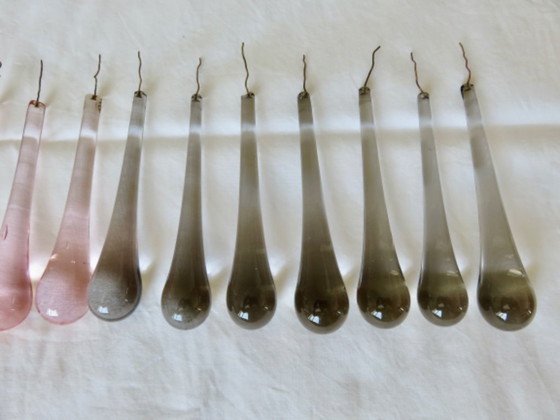 Image 1 of Set van 18 roze en grijze Murano glazen "druppelvormige" hangers.