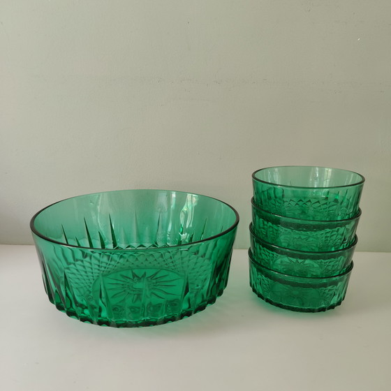Image 1 of Arcoroc France Ciotola in vetro pressato verde con 4 ciotole, anni '60