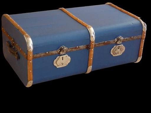 travel suitcase ,trunk ,chest, chest