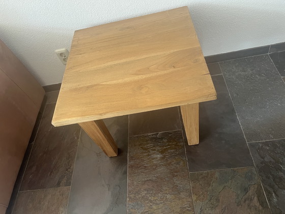 Image 1 of Massief houten bijzettafel