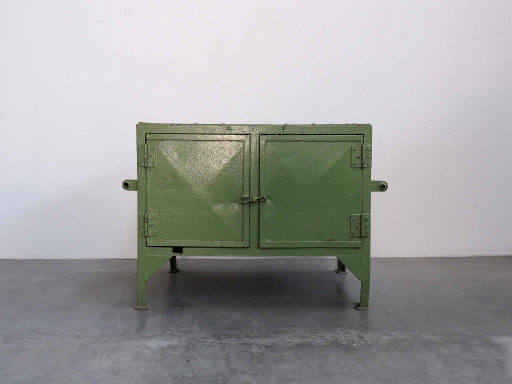Diseño de loft con armarios industriales vintage