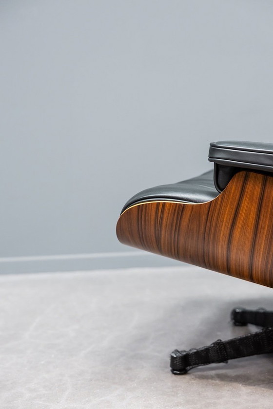 Image 1 of Eames loungestoel + voetenbank "jubileumeditie"