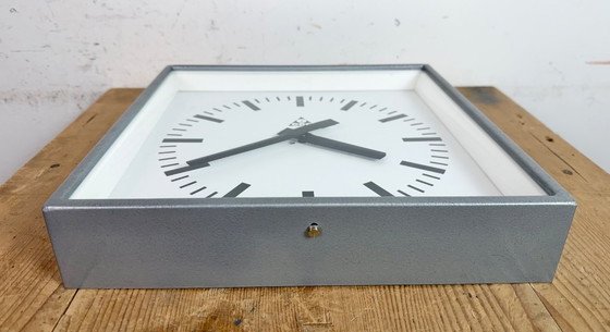 Image 1 of Grijze industriële vierkante wandklok van Pragotron, jaren 70.