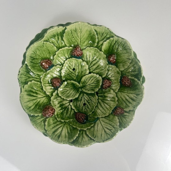 Image 1 of Ciotola/scolapiatti in ceramica a forma di foglia e fragola