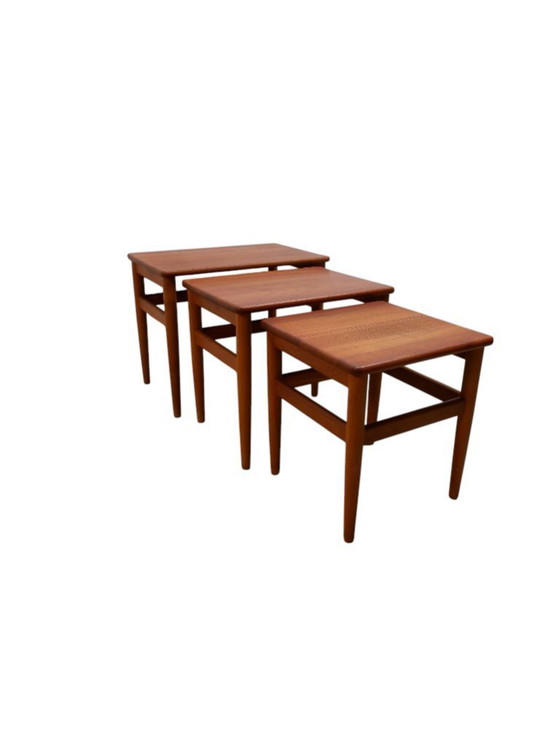 Image 1 of Ensemble de 3 tables d'appoint, style danois des années 1960