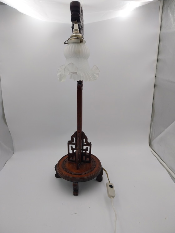 Image 1 of Lámpara de mesa china con motivo de dragón tallado