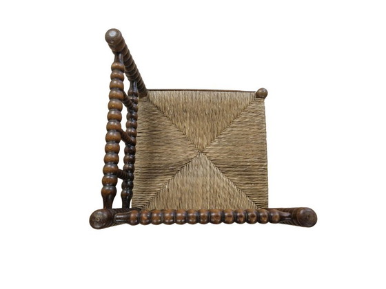 Image 1 of Silla esquinera antigua torneada con asiento de junco – Estilo campestre inglés/francés