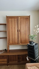 Mobile a parete Dyrlund in stile Mid-Century Modern per soggiorno.