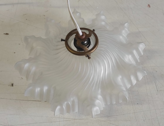 Image 1 of Lampenkap van geplooid glas - midden 20e eeuw