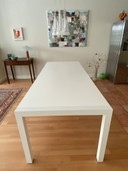 Mesa de comedor extensible Kristalia Sushi de Bartoli Design.