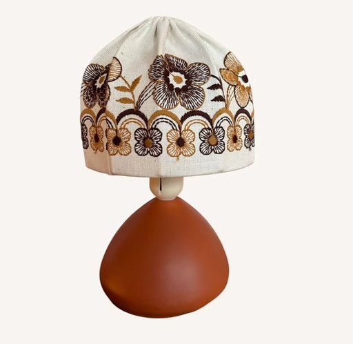 Retro table lamp with flower shade