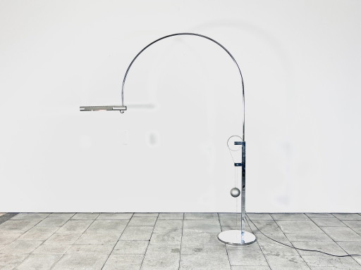 Lampadaire arc Halo Mobil conçu par Rico Baltensweiler pour Swisslamps