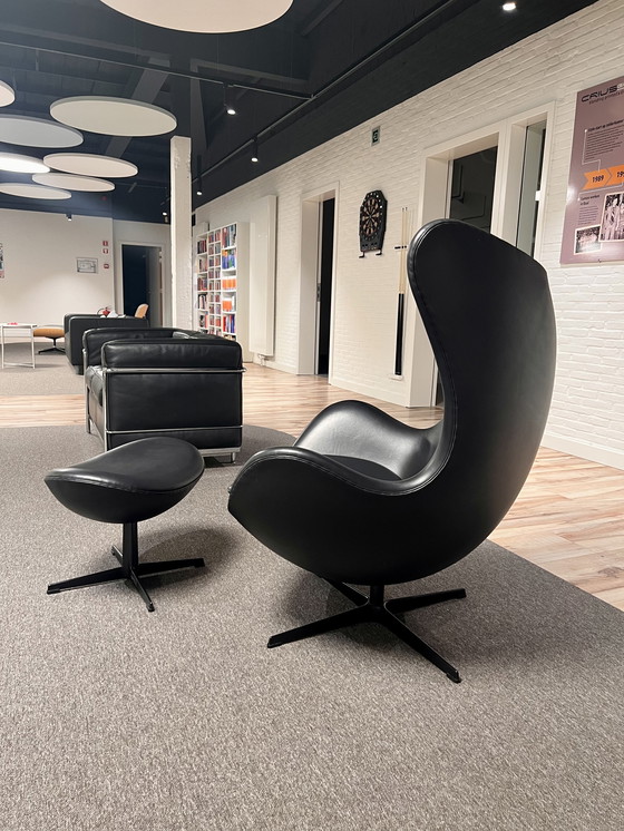 Image 1 of Fritz Hansen Egg Chair mit Fußhocker (limitierte Auflage)