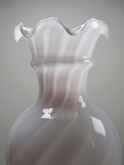 Grand vase opaline tourbillon verre de Murano vintage années 70