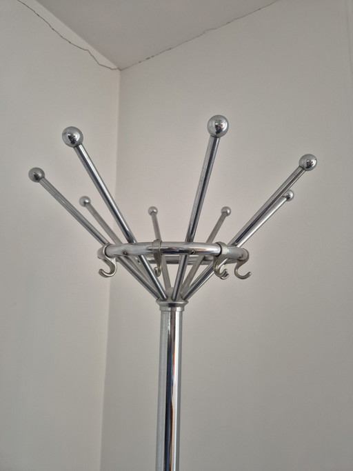Gispen 1016 free-standing coat rack. Fully chrome.