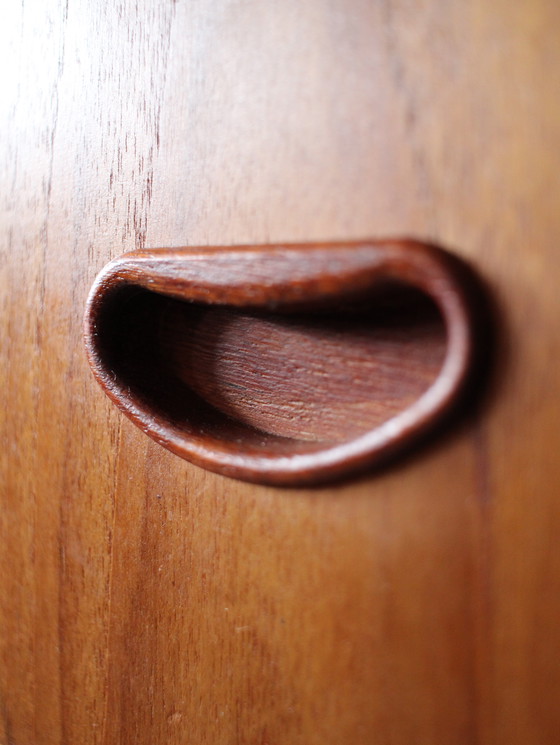 Image 1 of Vintage Deense brede ladekast in teak