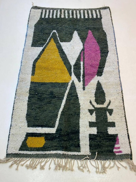Einzigartiger ecrufarbener Berber-Teppich mit geometrischen Mustern, 250cm x 150cm – Teppiche & Läufer (photo 2 of 11)