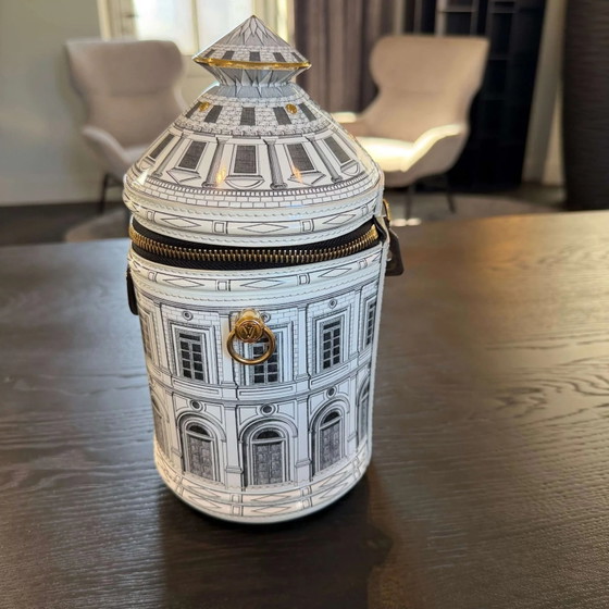 Louis Vuitton Fornasetti Cannes Architekturvase – Andere Taschen, Leinwand (photo 22 of 33)