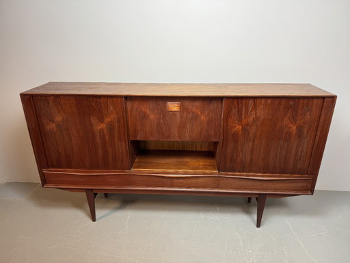 Skandinavisches Mid-Century-Design-Highboard, zugeschrieben E.W. Bach für Sejling Skabe, Dänemark, 1960er Jahre