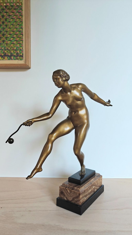 Figura de bronce Art Déco. Ninfa o bailarina desnuda. – beeldhouwkunst, Bronze, Marble (photo 2 of 8)