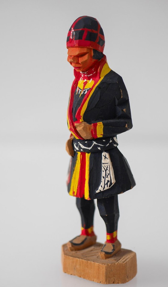 Skandinavische traditionelle handgeschnitzte samische Figur aus der Mitte des 20. Jahrhunderts von Georg (photo 13 of 17)
