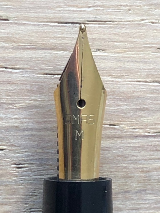 Image 1 of Pluma estilográfica OMAS Extra con tinta en su estuche.