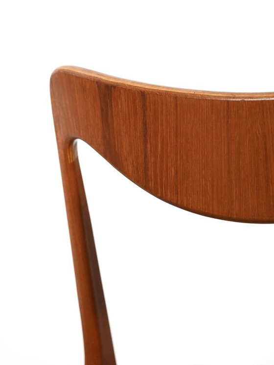 Image 1 of Ensemble de quatre chaises de salle à manger suédoises « Storken ».