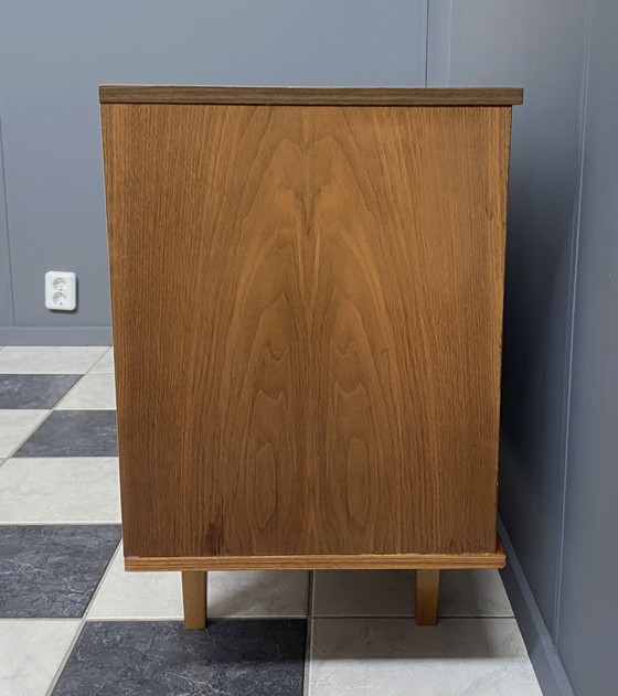 Image 1 of Buffet en bois à 2 portes de Suède