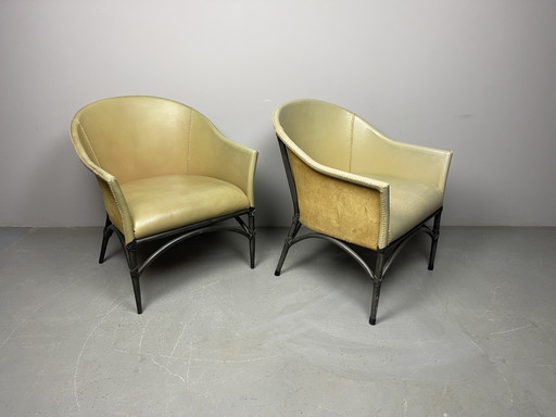 Antonio „Budji“ Layug – Paar Mid-Century-Modern-Ledersessel (Lounge/Esszimmer), Philippinen, 1970er Jahre. Ref.: CH2002