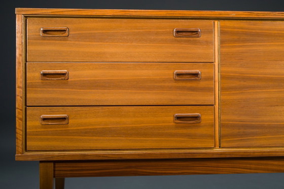 Image 1 of Buffet vintage en noyer, 1960