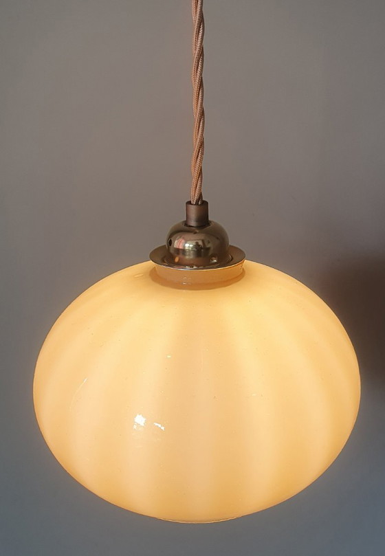 Image 1 of Lampada a sospensione vintage in vetro opalino giallo pastello/arancione
