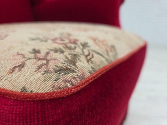 Image 1 of Anni '70, poltrona danese con schienale alto, velluto rosso per mobili, legno di frassino.