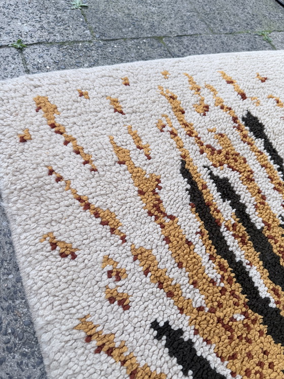 Tappeto Vintage Anni '70 Grafico Raggi di Sole – Ocra, Nero & Crema – Oggetti decorativi, Wool (photo 9 of 12)