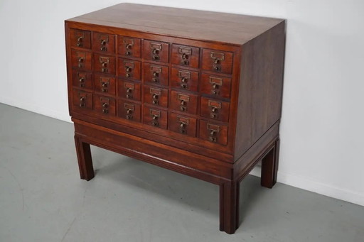 Antieke Nederlandse hardhouten apothekerskast / archiefkast, jaren 1920