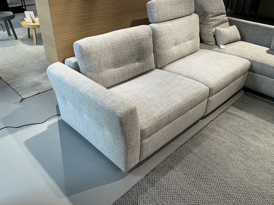 Image 1 of Sillón Moome Bas con modelo de exposición relax