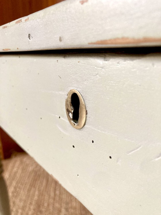 Image 1 of Escritorio antiguo de madera con frente inclinado, frente abatible y patas torneadas