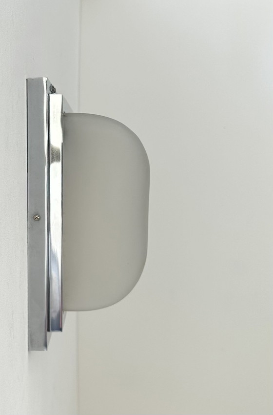 Image 1 of Lampada da parete modernista, metallo cromato e vetro sabbiato, Francia 1930