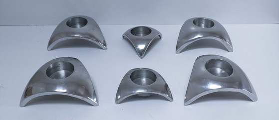 Sechs dreibeinige Aluminium-Kerzenhalter 90er Jahre, Silber (Foto 2 von 12)