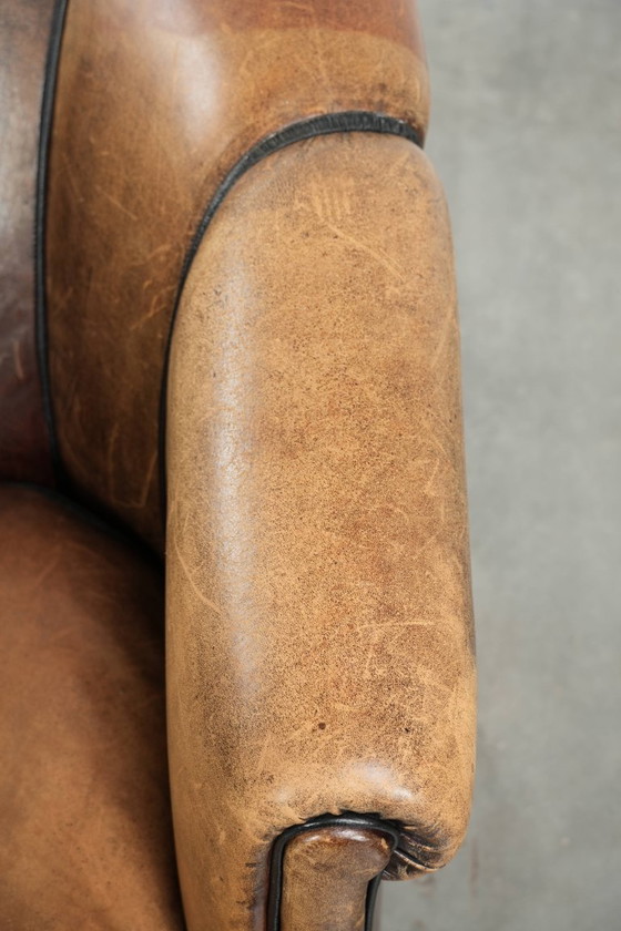 Image 1 of Joli fauteuil club vintage en peau de mouton de style anglais