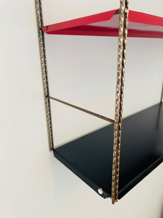 Image 1 of Estantería de pared ajustable de latón y metal, estilo moderno de mediados de siglo, década de 1960.