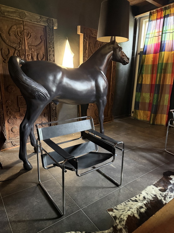 Cavallo con paralume. A grandezza naturale. Poliestere. – Moooi, Lampade da terra, Polyester (photo 2 of 5)
