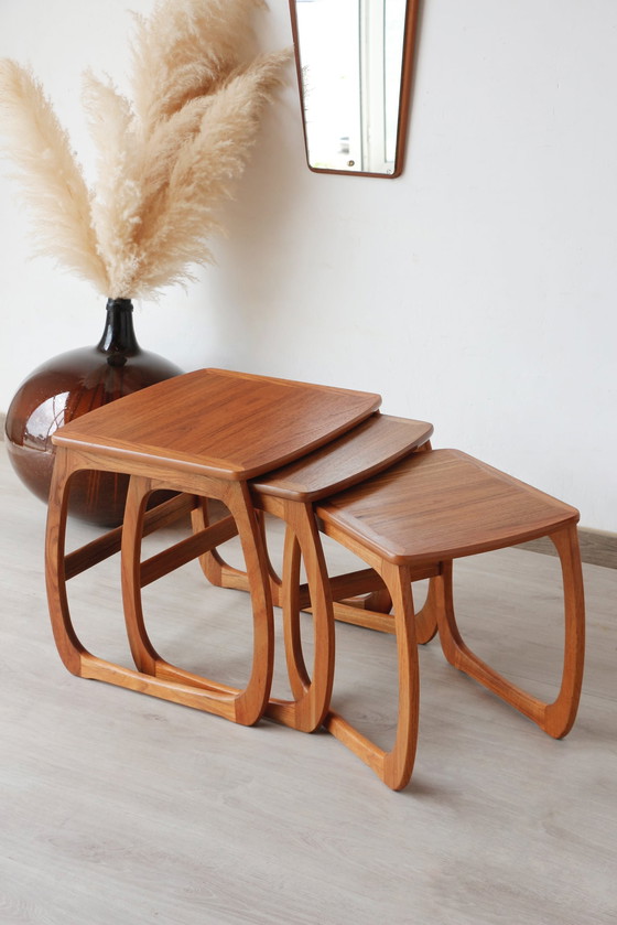 Image 1 of Tables Gigognes Vintage en Teck – Design Années 60 | Meubles Nathan