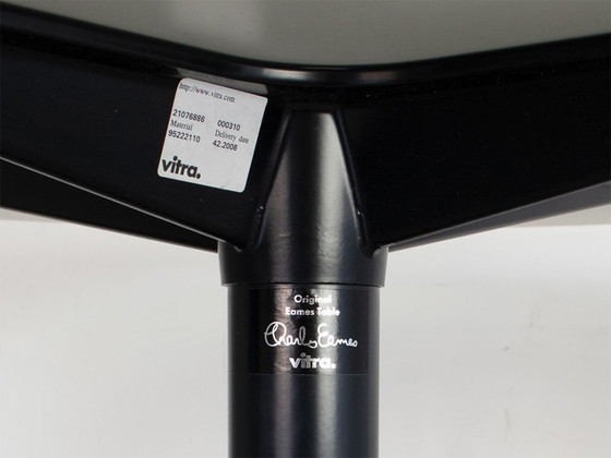 Image 1 of Vitra Eames segmentierter runder Tisch