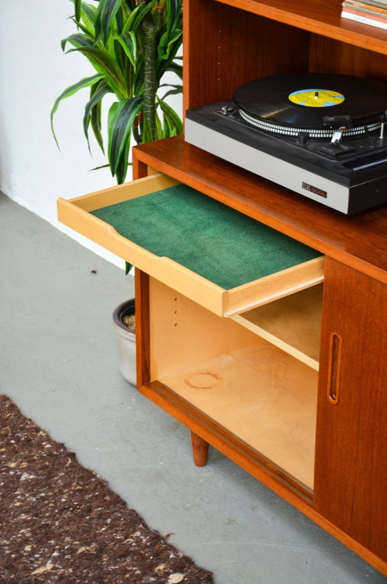 Image 1 of Credenza alta vintage in teak, mobile da terra Hundevad in stile danese di metà secolo