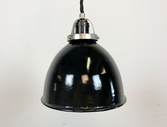 Image 1 of Kleine industriële hanglamp van zwart emaille, jaren 50