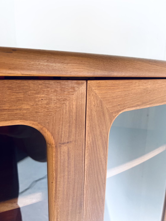 Image 1 of Vitrine d'angle vintage danoise en teck, Dyrlund '70s