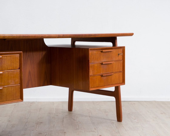 Image 1 of Deens teakhouten bureau van Omann Jr., model 75