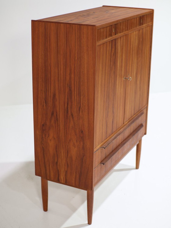 Image 1 of Buffet haut étroit A.P. Møbler, teck vintage danois des années 1960